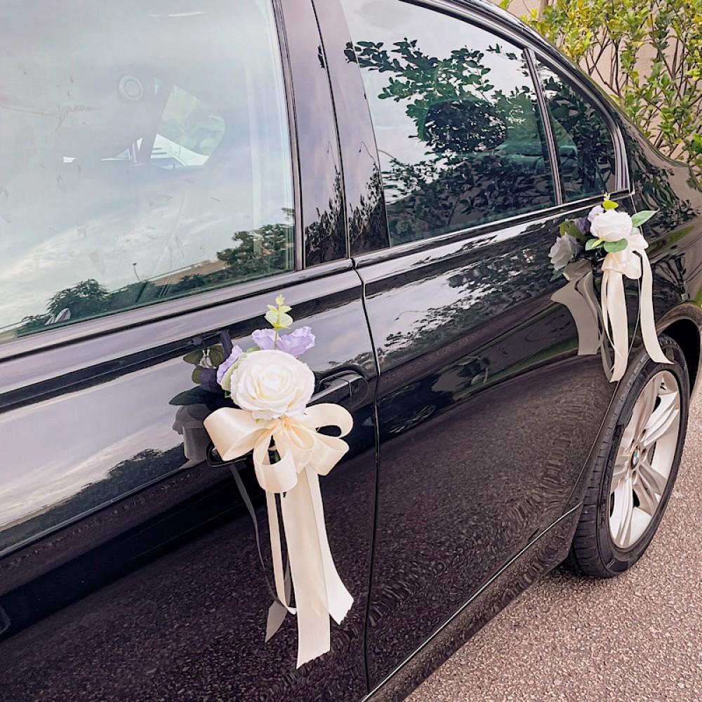 choosing-wedding-flower-arrangements-for-your-wedding-car-3
